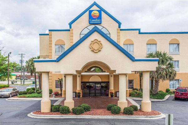 Comfort Inn & Suites Ft.Jackson Maingate image 1